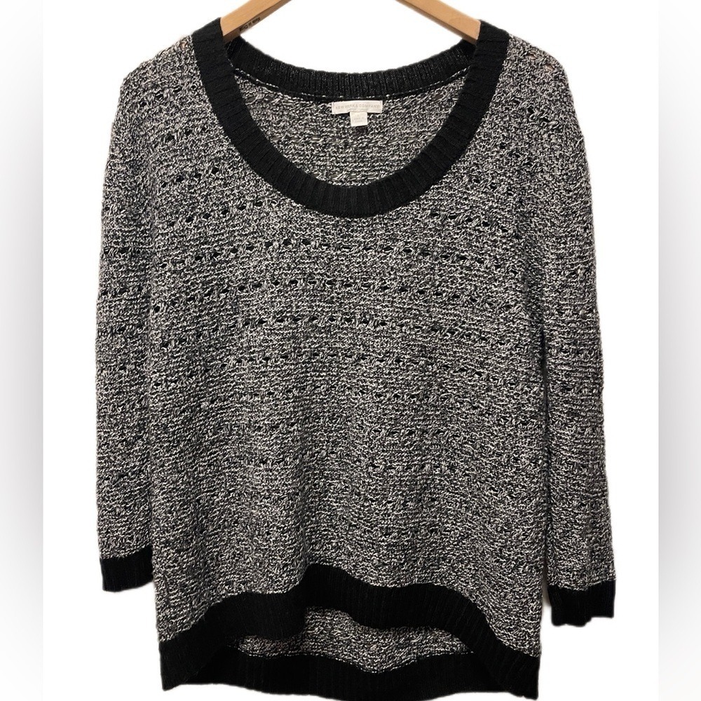 New York & Company Black and Gray Crew Neck Sweaters Size Large
